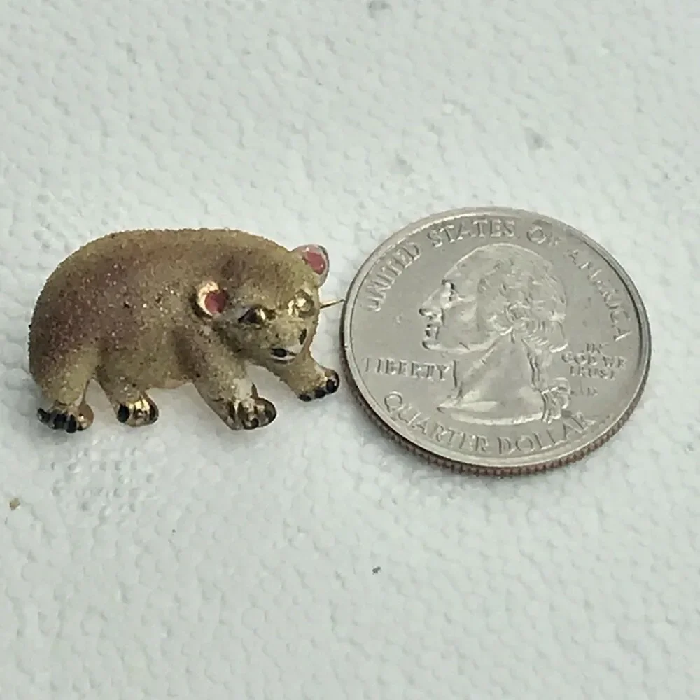 Vintage Polar Bear Pin Brooch Made In Korea Gold Tone Enamel Collectible